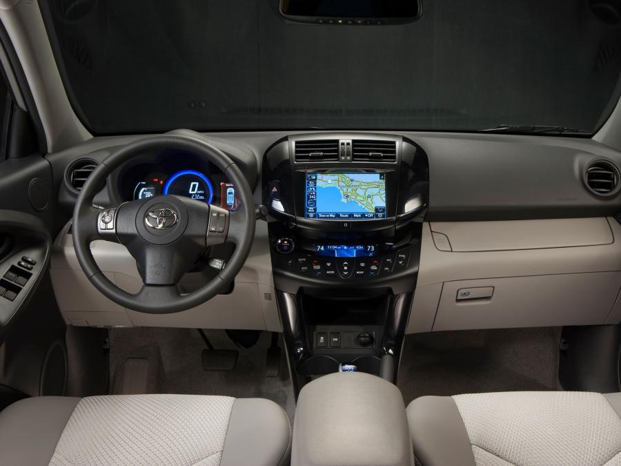  Toyota RAV4 EV 2012 года  (фото 8 из 107)